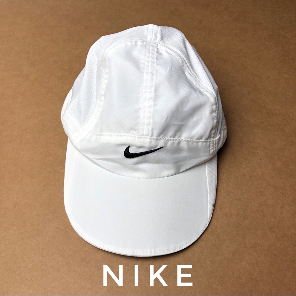 ❌SOLD❌ Nike Feather Light Dry Fit Running HatWhite